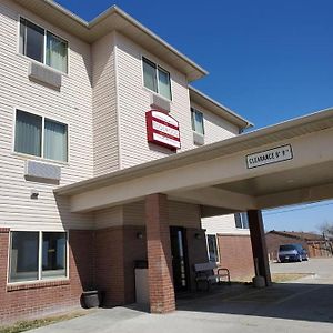 The Edgewood Hotel And Suites